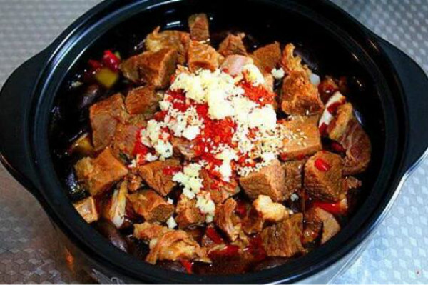 家常牛肉火锅的做法及配料，新鲜牛肉怎么做清汤火锅